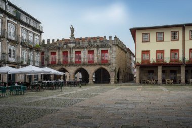 Largo da Oliveira 'daki Guimaraes Eski Belediye Sarayı - Guimaraes, Portekiz