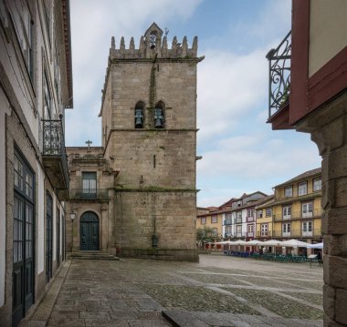 Largo da Oliveira 'daki Nossa Sinyora da Oliveira Kilisesi - Guimaraes, Portekiz