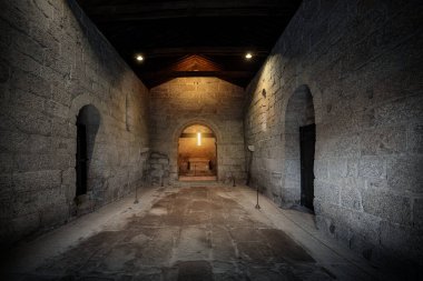 Guimaraes, Portekiz - 9 Şubat 2020 Sao Miguel do Castelo Kilisesi - Guimaraes, Portekiz