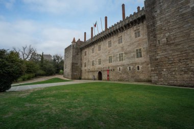 Guimaraes, Portekiz - 9 Şubat 2020: Braganza Dükleri Sarayı (Paco dos Duques de Braganca) - Guimaraes, Portekiz