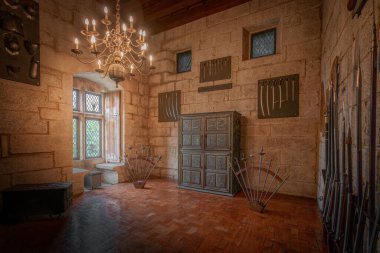 Guimaraes, Portekiz - 9 Şubat 2020: Braganza Dükleri Sarayı 'ndaki Cephanelik - Guimaraes, Portekiz