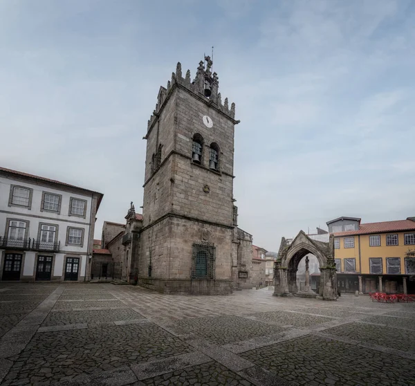 Largo Oliveira Con Iglesia Nossa Senhora Oliveira Monumento Batalla Gótica — Foto de Stock