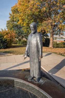 Budapeşte, Macaristan - 20 Ekim 2019: Gellert Hill 'deki Felsefe Bahçesinde İsa Heykeli (Nandor Wagner, 1997) - Budapeşte, Macaristan