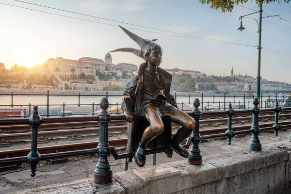 Budapest Ungarn Oktober 2019 Kleine Prinzessin Statue Und Budaer Skyline — Stockfoto