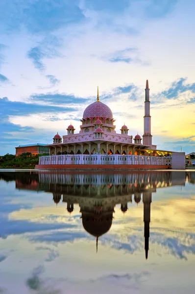 Moschea sul lungolago — Foto Stock