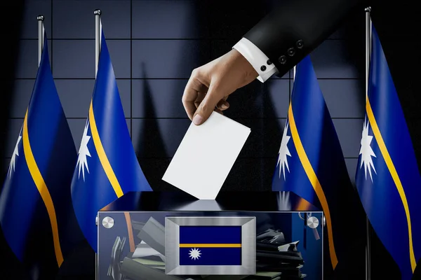 Σημαίες Ναούρου Χέρι Ρίχνοντας Την Κάρτα Ένα Κουτί Ψηφοφορία Εκλογική — Φωτογραφία Αρχείου