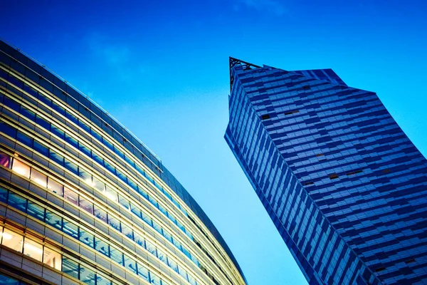 Dwa Nowoczesne Szklane Budynki Biurowe Koncepcja Biznesowa — Zdjęcie stockowe