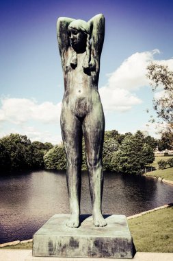 Norveç, Oslo, Frogner Park, Gustav Vigeland Heykel Parkı, 12 Haziran 2016 - Bir kadın heykeli
