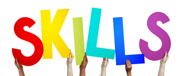 Навыки - человеческие руки, держащие цветные буквы
