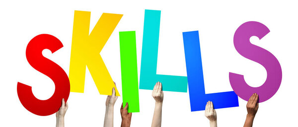 Навыки - человеческие руки, держащие цветные буквы