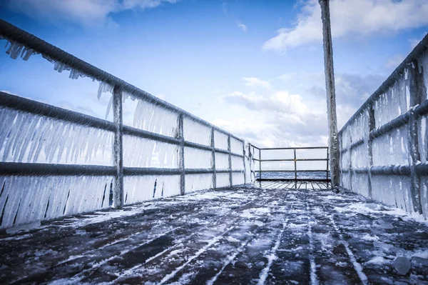 Footbridge Icicles Winter Concept — 图库照片