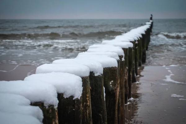 Wooden Groyne Beach Covered Snow Winter Time — Fotografia de Stock