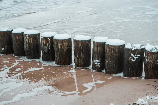 Wooden Groyne Beach Covered Snow Winter Time — ストック写真