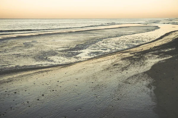 ポーランドバルト海の日没時のビーチ — ストック写真