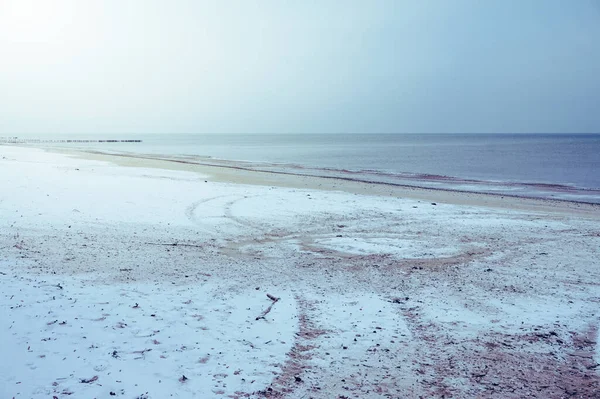 ビーチで雪 冬時間 — ストック写真