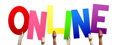 Çevrimiçi - insan elleri renkli harfleri tutuyor