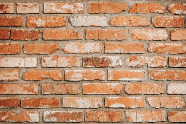 Eski, çatlak tuğla duvar