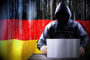 İsimsiz başlıklı hacker, Almanya bayrağı, ikili kod - siber saldırı konsepti