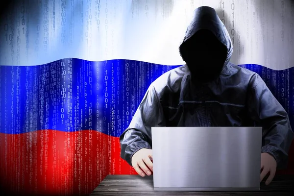 Anónimo Hacker Encapuchado Bandera Rusia Código Binario Concepto Ataque Cibernético —  Fotos de Stock