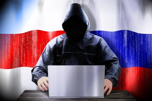 Hacker Anónimo Trabajando Una Computadora Portátil Banderas Bielorrusia Rusia —  Fotos de Stock