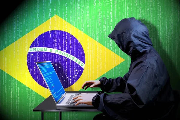 Hacker Com Capuz Anônimo Bandeira Brasil Código Binário Conceito Ataque — Fotografia de Stock