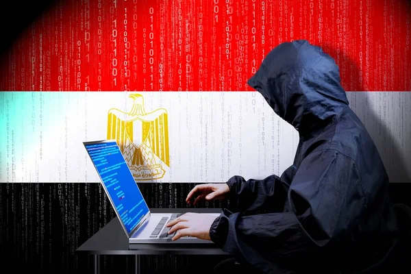 Hacker Com Capuz Anônimo Bandeira Egito Código Binário Conceito Ataque — Fotografia de Stock
