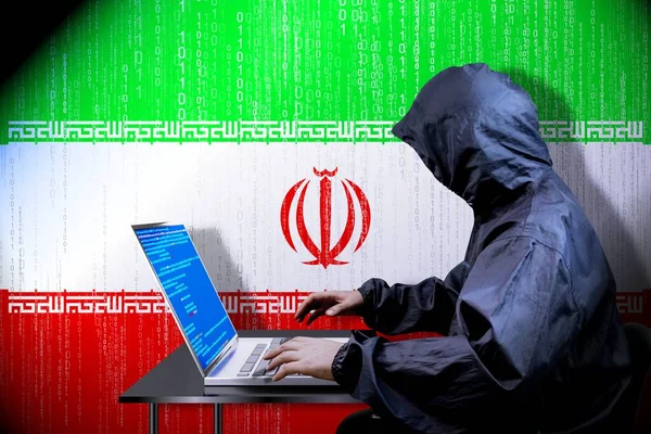 Anónimo Hacker Encapuchado Bandera Irán Código Binario Concepto Ataque Cibernético —  Fotos de Stock