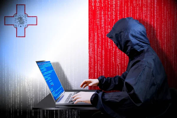 Anónimo Hacker Encapuchado Bandera Malta Código Binario Concepto Ataque Cibernético —  Fotos de Stock