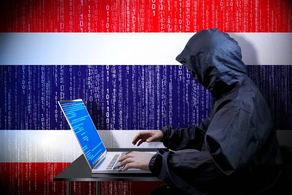 Anónimo Hacker Encapuchado Bandera Tailandia Código Binario Concepto Ataque Cibernético —  Fotos de Stock