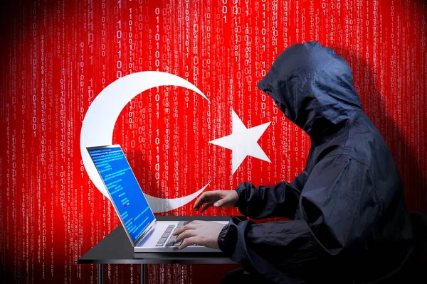 Anónimo Hacker Encapuchado Bandera Turquía Código Binario Concepto Ataque Cibernético —  Fotos de Stock