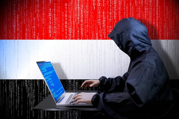 Anónimo Hacker Encapuchado Bandera Yemen Código Binario Concepto Ataque Cibernético —  Fotos de Stock