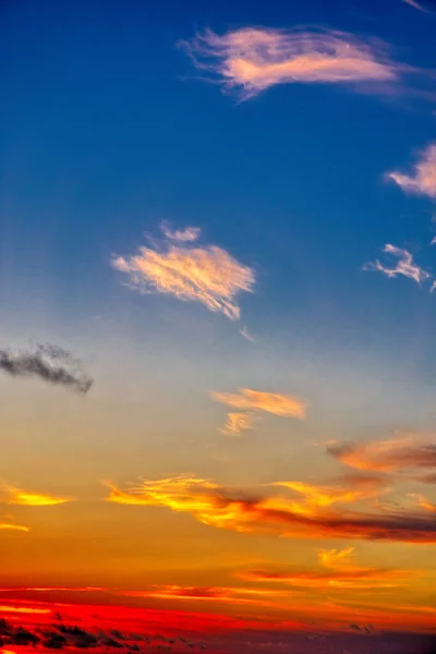 日落时分的天空 橙色和蓝色的天空 — 图库照片