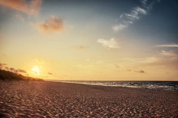 Riva Tramonto Spiaggia Sabbiosa Mar Baltico Polonia — Foto Stock