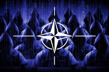 İsimsiz başlıklı hackerler, NATO bayrağı, ikili kod - siber saldırı konsepti