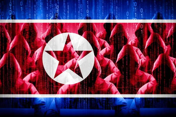 匿名のフード付きハッカー 北朝鮮の国旗 バイナリコード サイバー攻撃の概念 — ストック写真