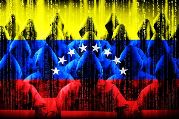 匿名のフード付きハッカー ベネズエラの国旗 バイナリコード サイバー攻撃の概念 — ストック写真