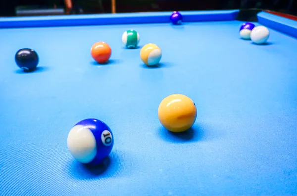 Bilardo Oyunu Masada Coloful Topları — Stok fotoğraf