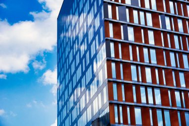 8 Mayıs 2022, Polonya, Lodz - Fabryczna İstasyonu 'ndaki modern ofis binası