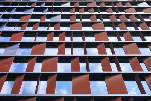 8 Mayıs 2022, Polonya, Lodz - Fabryczna İstasyonu 'ndaki modern ofis binası