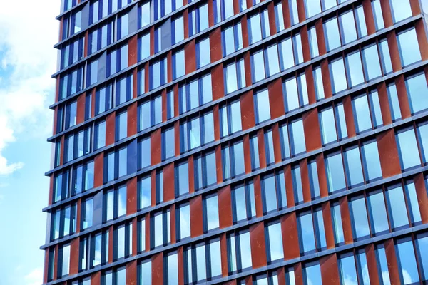 8 Mayıs 2022, Polonya, Lodz - Fabryczna İstasyonu 'ndaki modern ofis binası