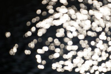 Suya yansıyan güneş - odaklanmış arkaplan, bokeh etkisi