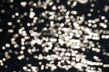 Suya yansıyan güneş - odaklanmış arkaplan, bokeh etkisi