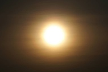 Güneş gökyüzünde - sıcaklık, yaz vesaire gibi konular için harika