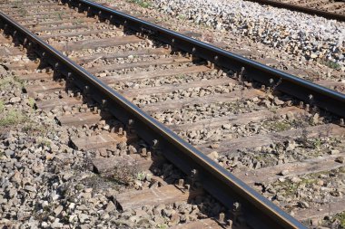 Tren rayları / demiryolları - yan görünüm