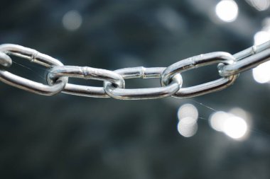 Gümüş metal zincir, çözünmüş arka plan