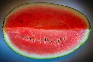 Olgun kesilmiş karpuz - üst görünüm