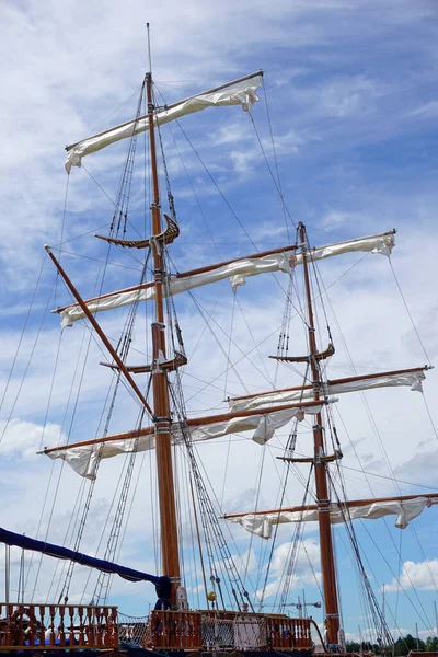 Vysoká Dřevěná Loď Stojící Přístavu — Stock fotografie