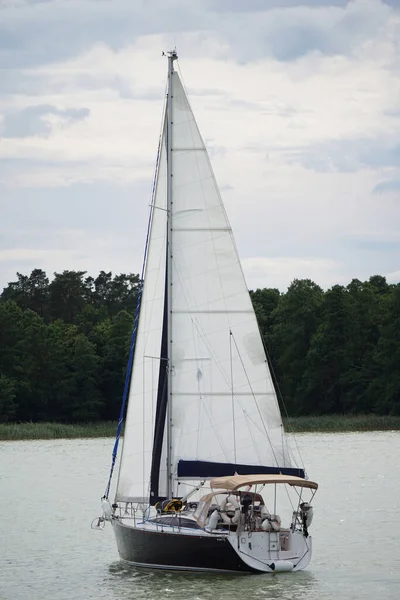 Sailboat Swimming Lake Back View — Foto Stock