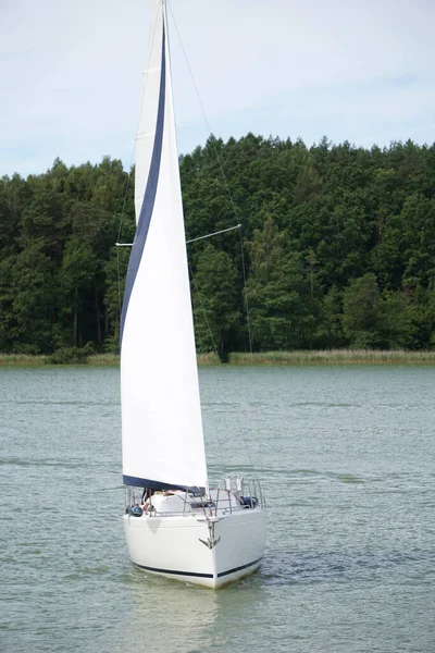 Sailboat Swimming Lake Front View — Foto Stock