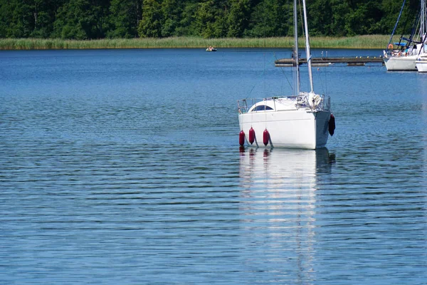 Sailboat Swimming Engine Front View — Stock Photo, Image